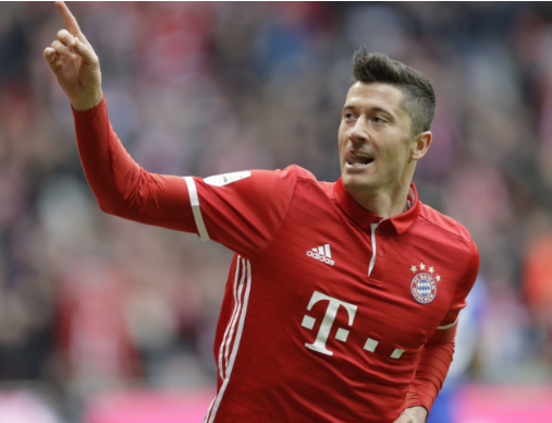 莱万点射罗本破门后失单刀，拜仁2比2战平狼堡